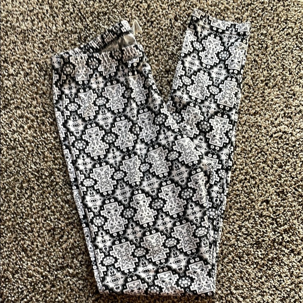 Black and White Patterned Leggings